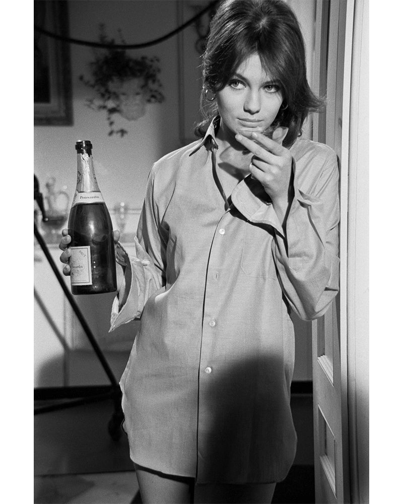 Jacqueline Bisset drinking champagne, 1967