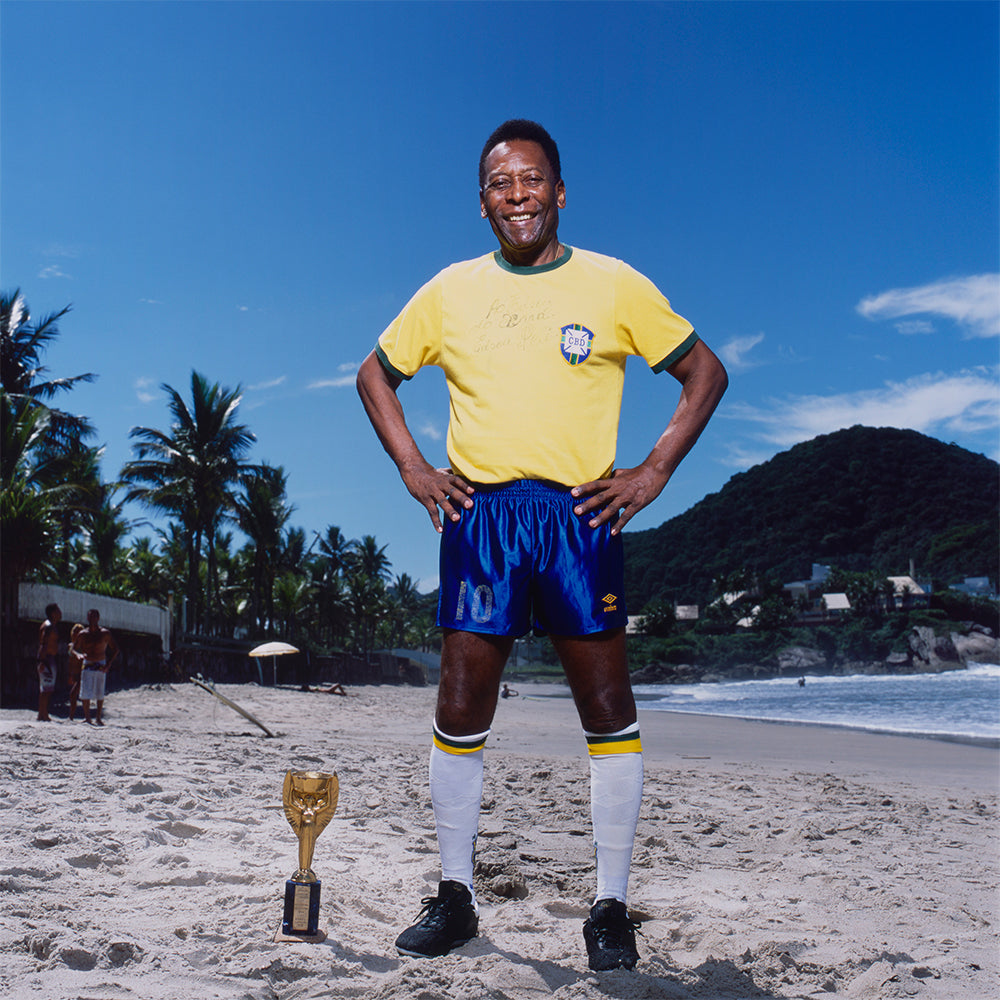 Pelé on the beach in Santos, 2013