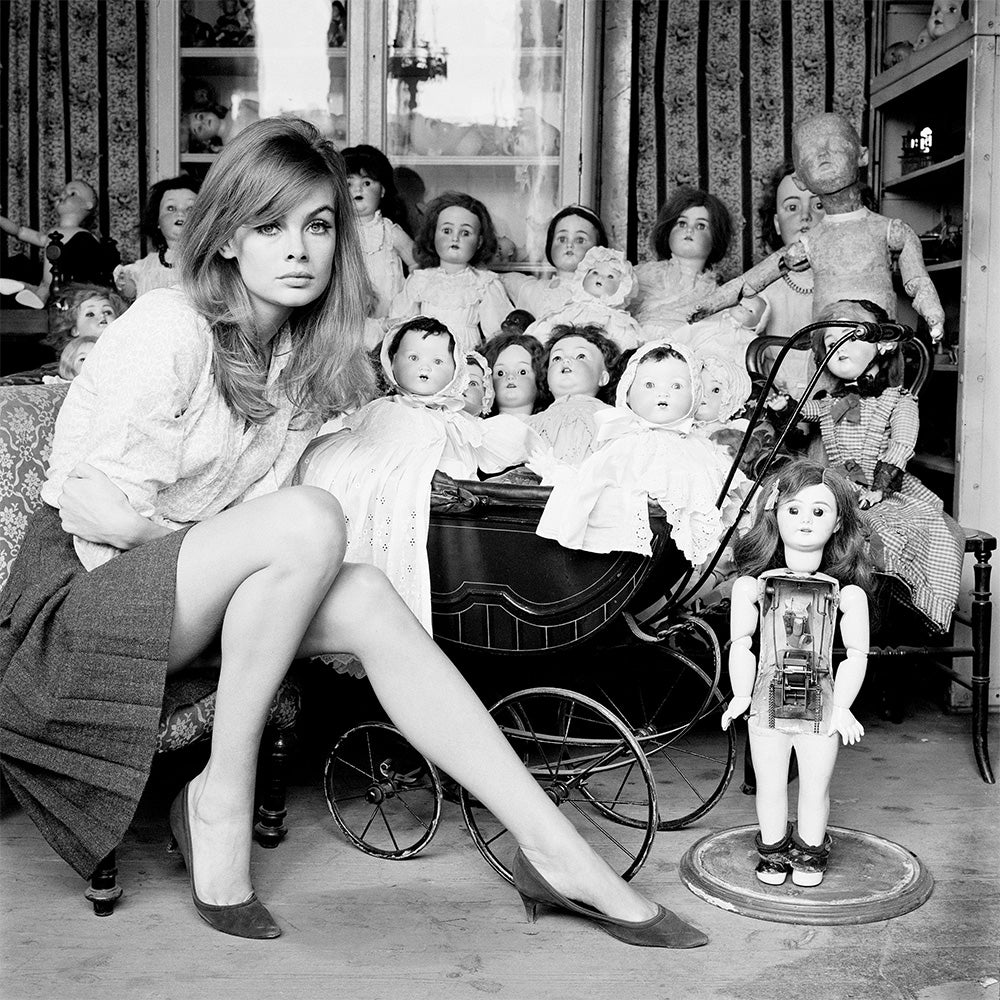 Jean Shrimpton at a doll hospital, 1964